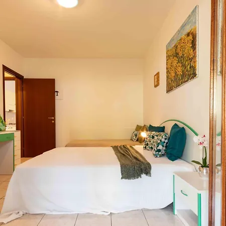 公寓 Villaggio Leopardi 比比翁